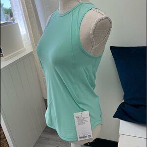 👗LULULEMON sculpt tank in WLDM🏃🏻‍♀️👗 size 2👗🏃🏻‍♀️
